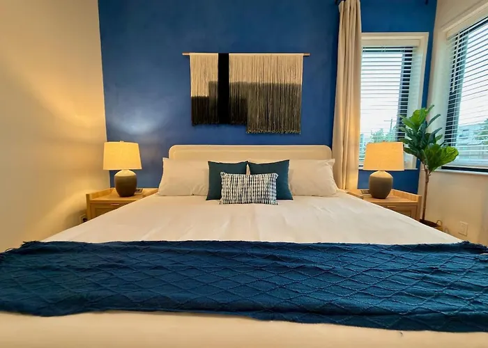 New Lux Townhome Off Magnolia Rooftop Patio * Fort Worth