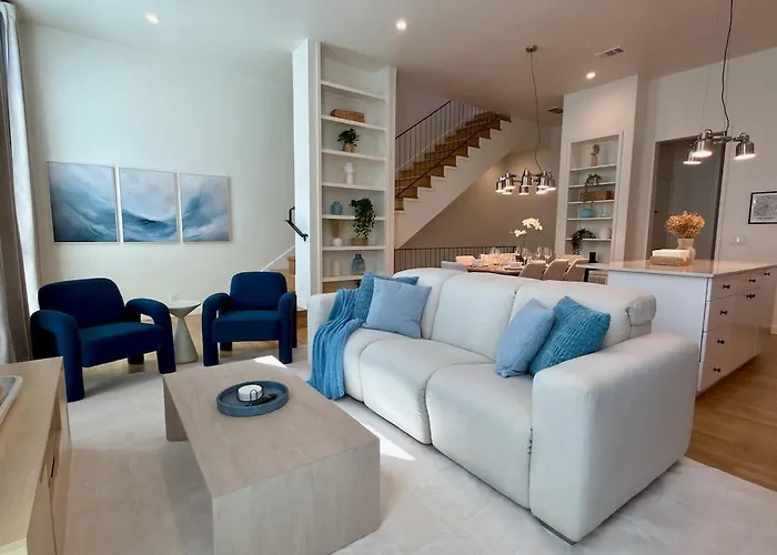 New Lux Townhome Off Magnolia Rooftop Patio *