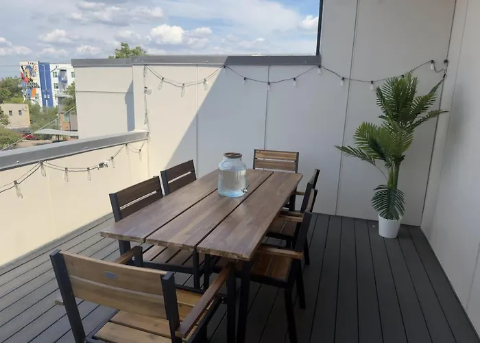 New Lux Townhome Off Magnolia Rooftop Patio Holiday home Fort Worth