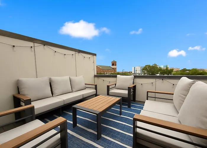 New Lux Townhome Off Magnolia Rooftop Patio Fort Worth