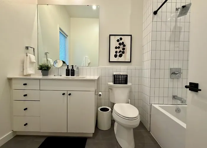 New Lux Townhome Off Magnolia Rooftop Patio Holiday home Fort Worth