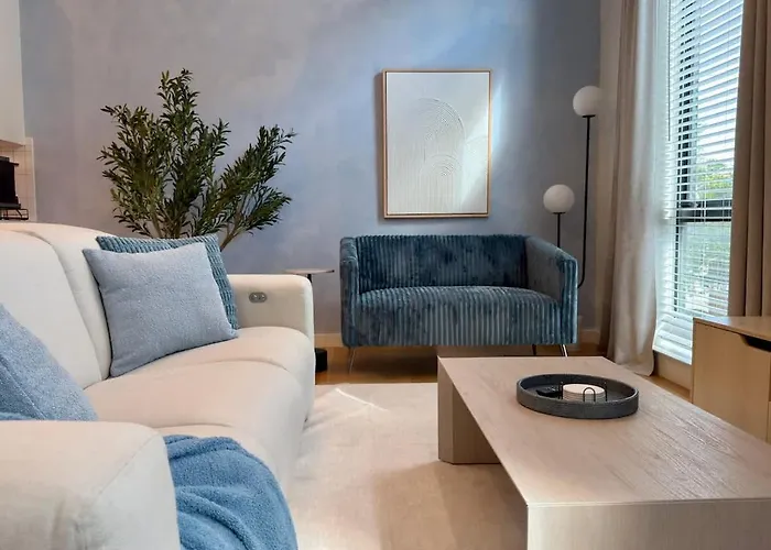 New Lux Townhome Off Magnolia Rooftop Patio Holiday home